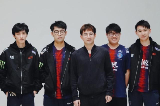 了自己的价 了自己的价