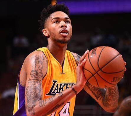 维斯塔潘积分榜落后领头羊97分 红牛正式宣告退出2025争冠